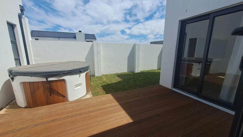 2 Bedroom Property for Sale in Stilbaai Wes Western Cape